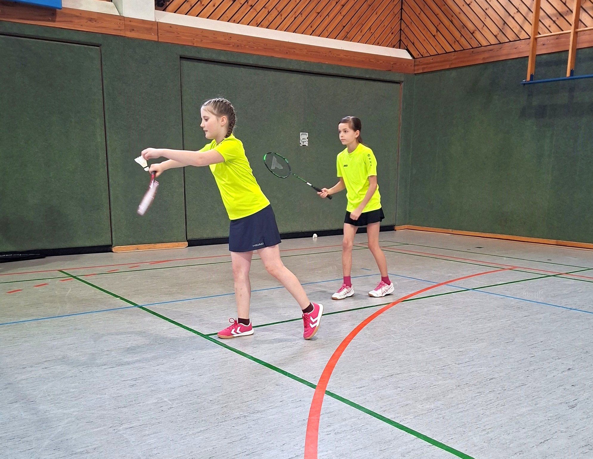 Anna Rischawy (vorn) und Käthe König im Doppel U.13